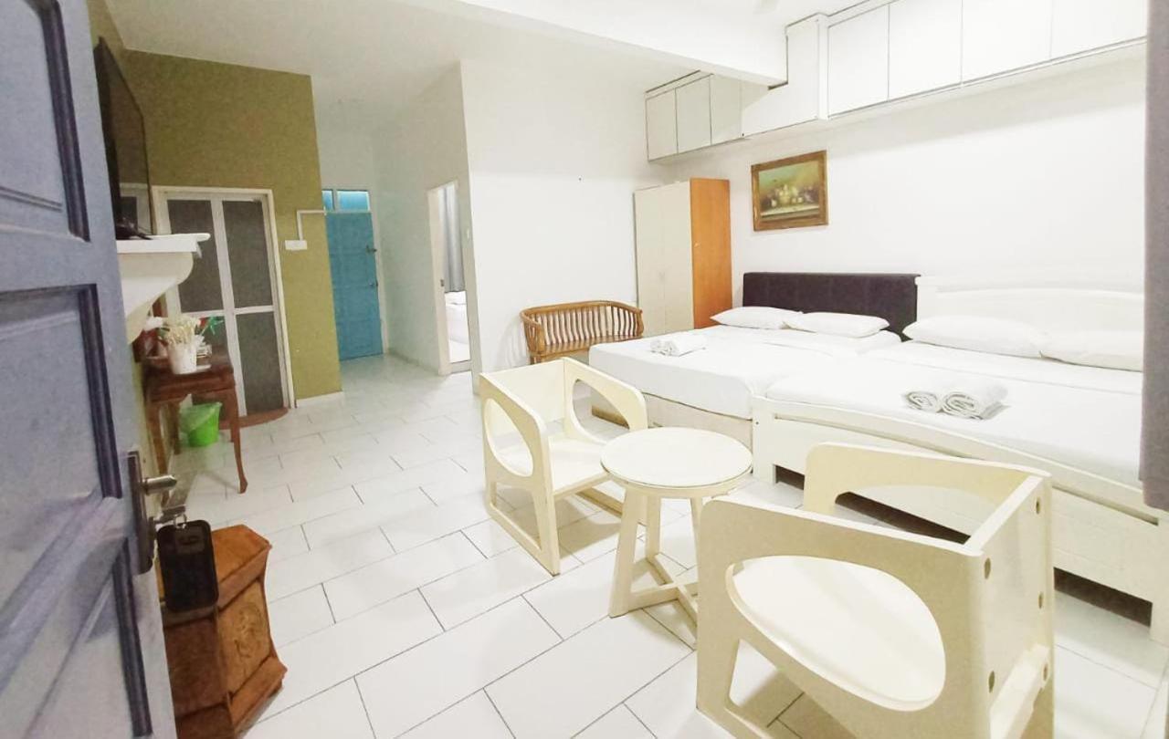 Aqil Beach Inn Marang Exterior photo