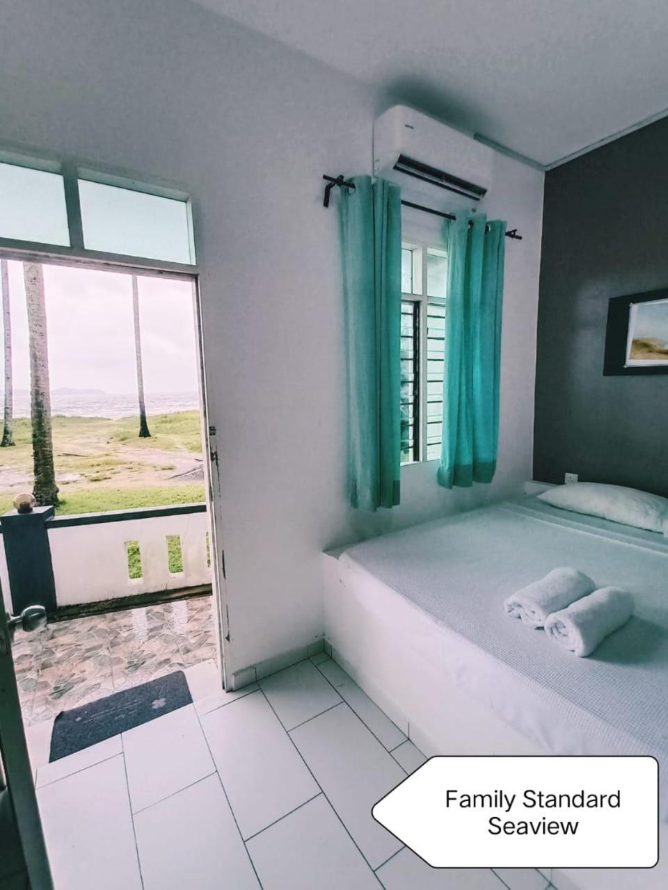 Aqil Beach Inn Marang Exterior photo