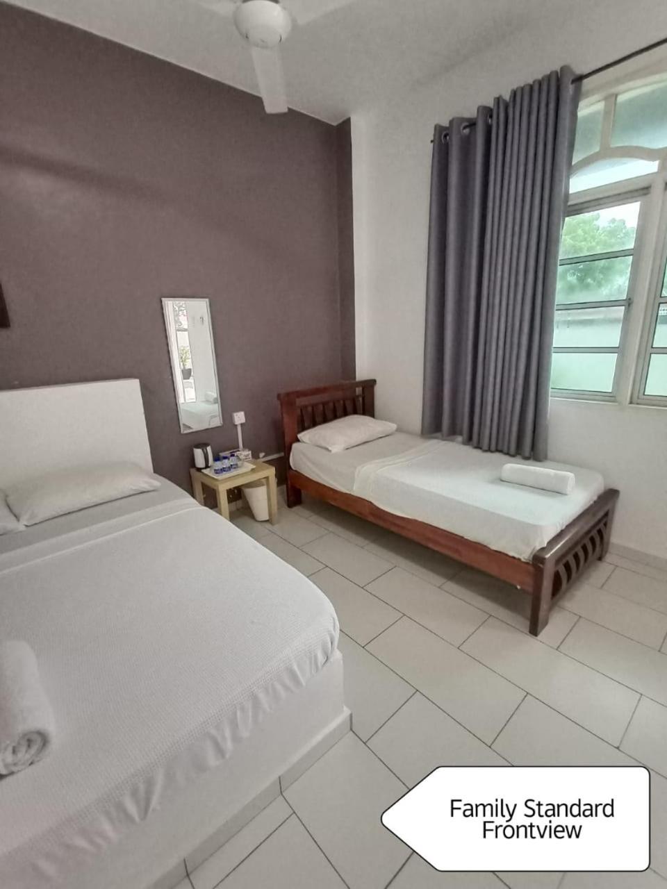Aqil Beach Inn Marang Exterior photo