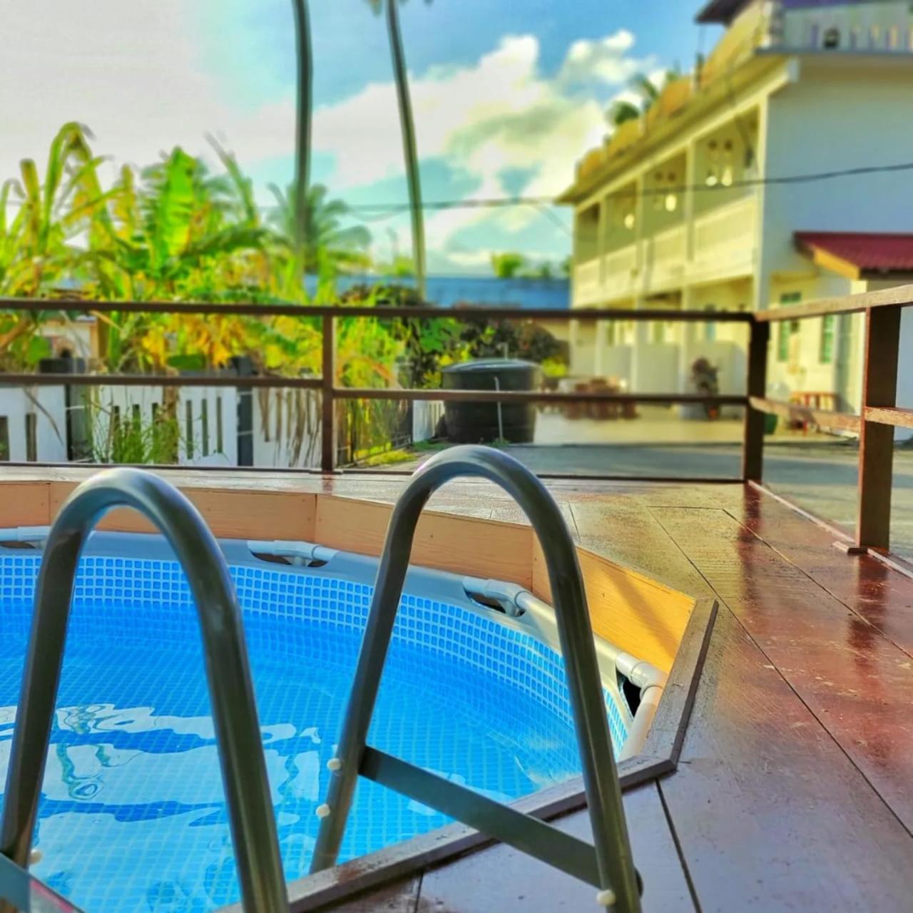 Aqil Beach Inn Marang Exterior photo