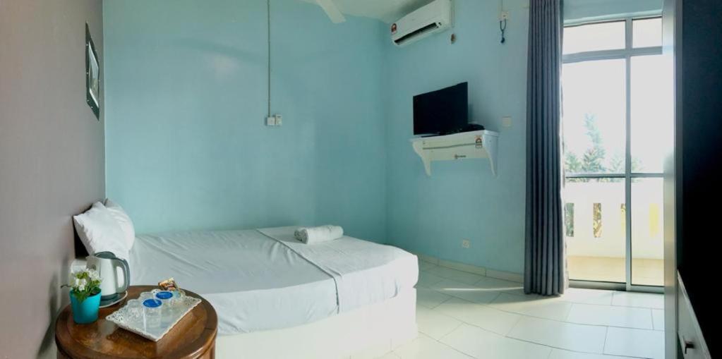 Aqil Beach Inn Marang Exterior photo