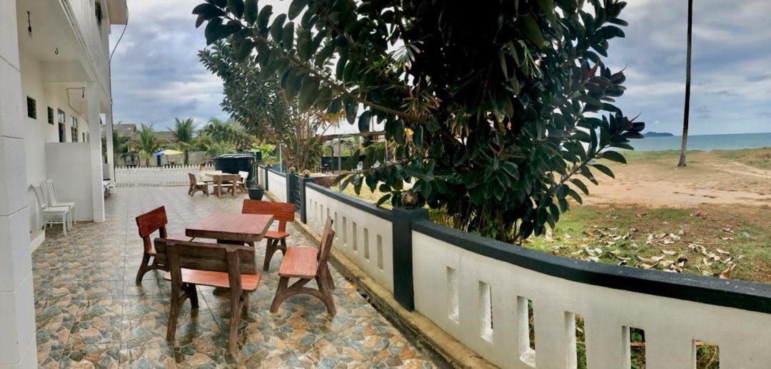 Aqil Beach Inn Marang Exterior photo