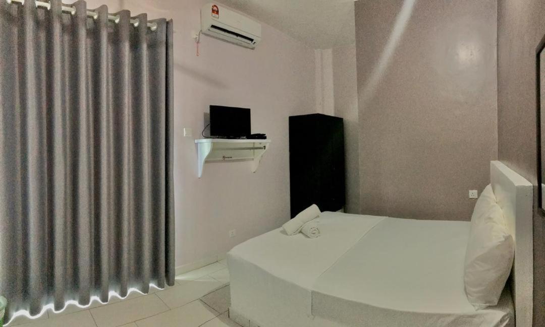 Aqil Beach Inn Marang Exterior photo