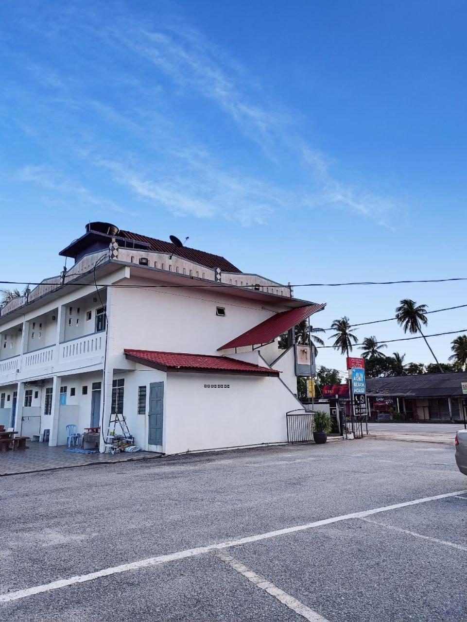 Aqil Beach Inn Marang Exterior photo