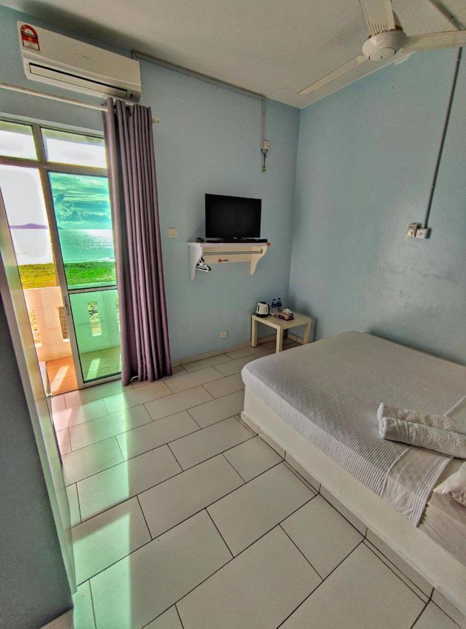 Aqil Beach Inn Marang Exterior photo
